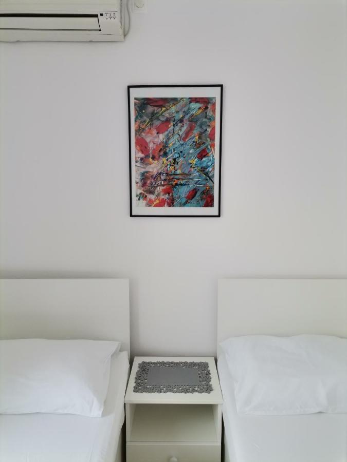 Luka'S Lodge Guesthouse & Hostel Хвар Екстериор снимка