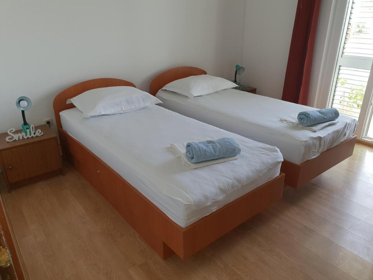 Luka'S Lodge Guesthouse & Hostel Хвар Екстериор снимка