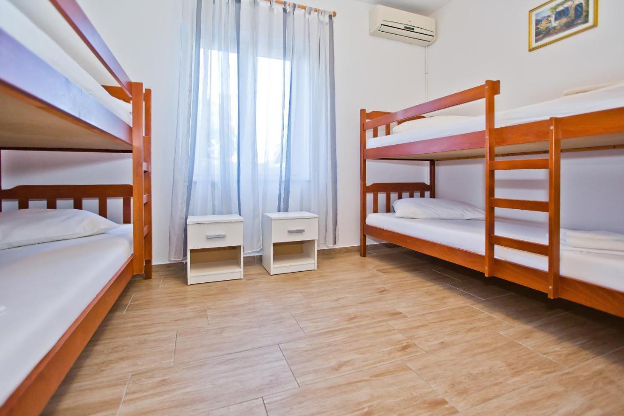 Luka'S Lodge Guesthouse & Hostel Хвар Екстериор снимка