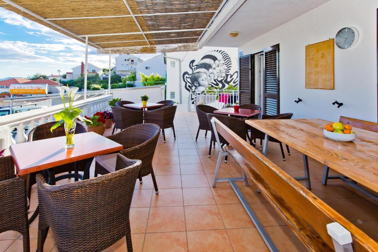 Luka'S Lodge Guesthouse & Hostel Хвар Екстериор снимка