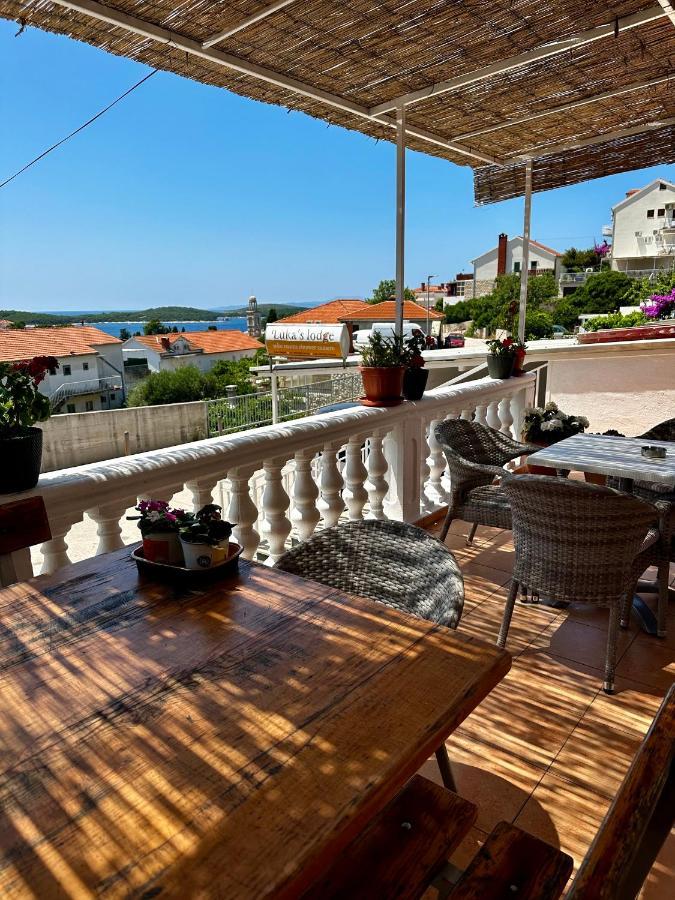Luka'S Lodge Guesthouse & Hostel Хвар Екстериор снимка