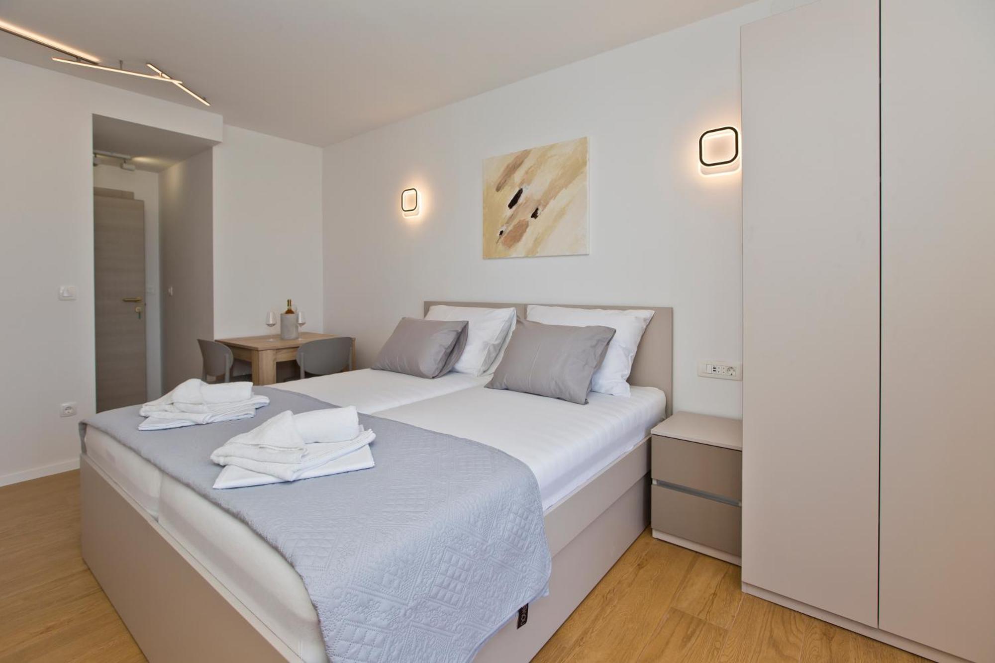 Luka'S Lodge Guesthouse & Hostel Хвар Екстериор снимка