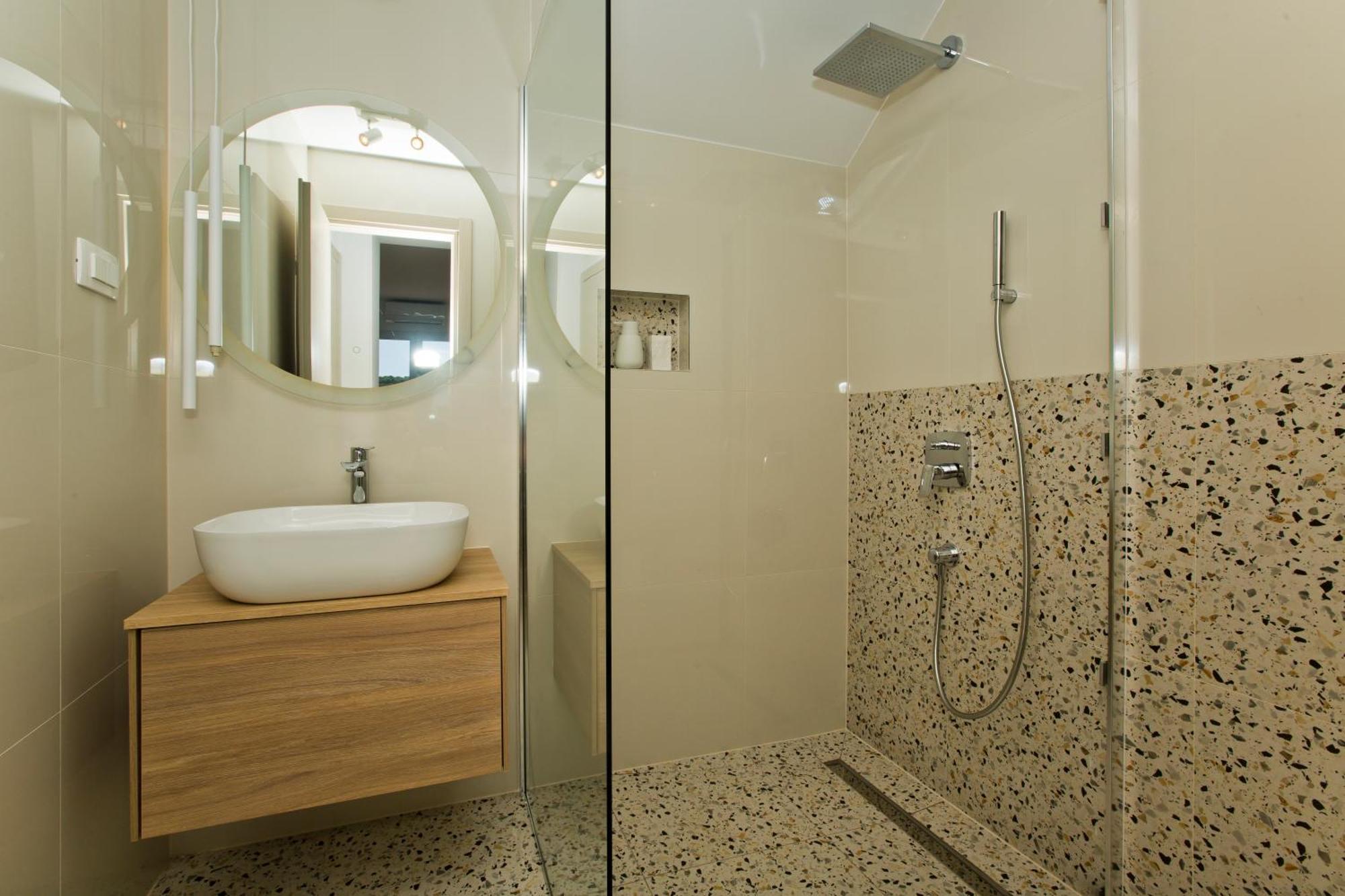 Luka'S Lodge Guesthouse & Hostel Хвар Екстериор снимка