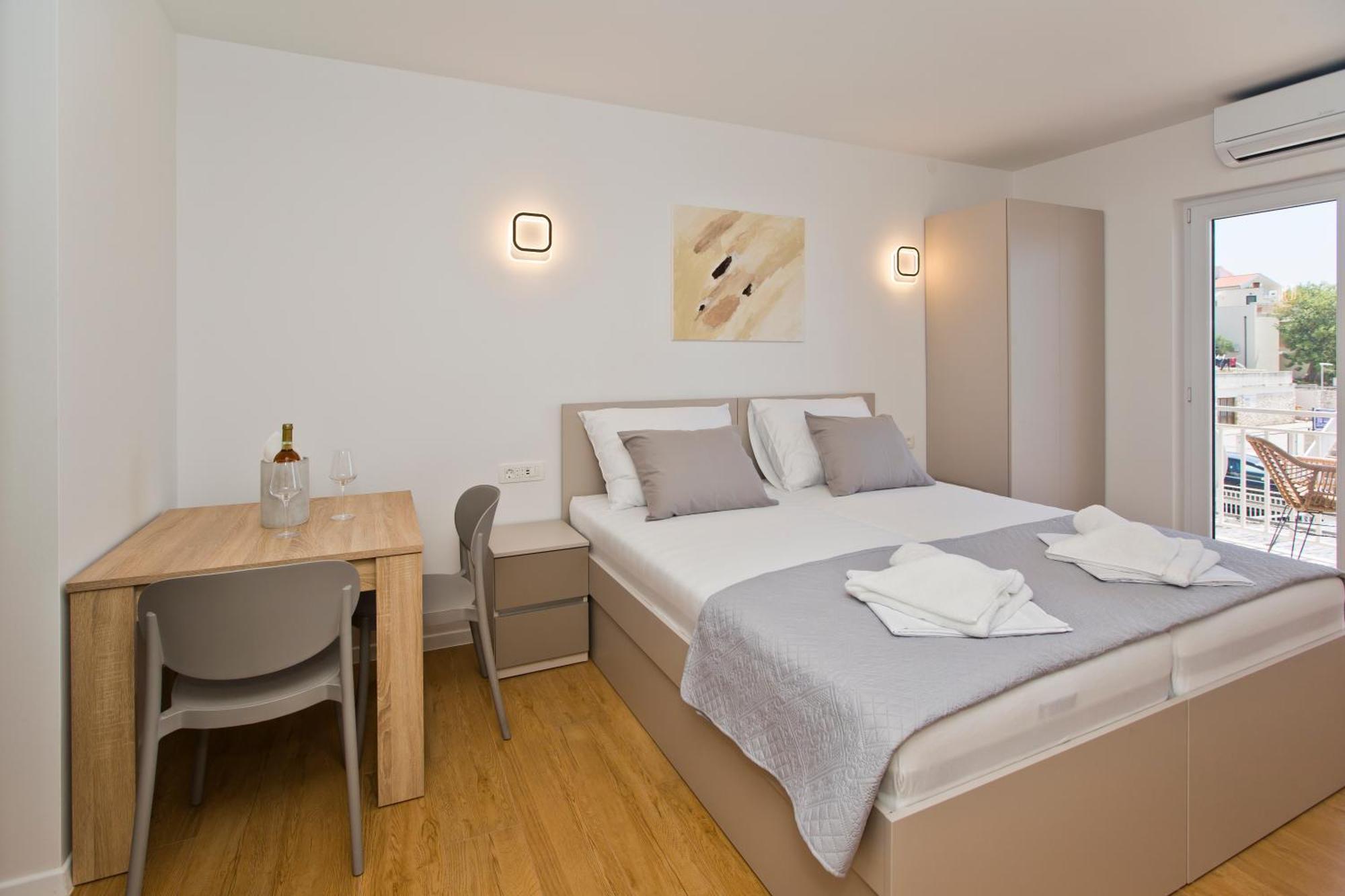 Luka'S Lodge Guesthouse & Hostel Хвар Екстериор снимка