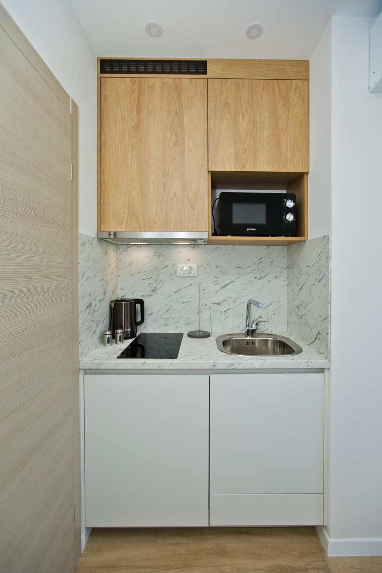 Luka'S Lodge Guesthouse & Hostel Хвар Екстериор снимка