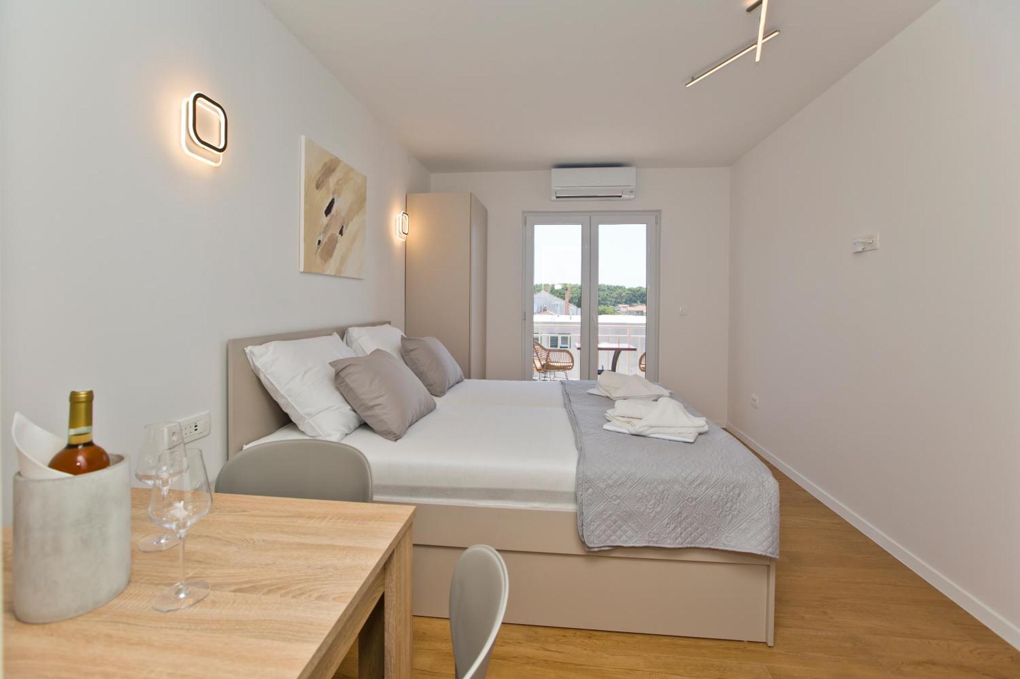 Luka'S Lodge Guesthouse & Hostel Хвар Екстериор снимка