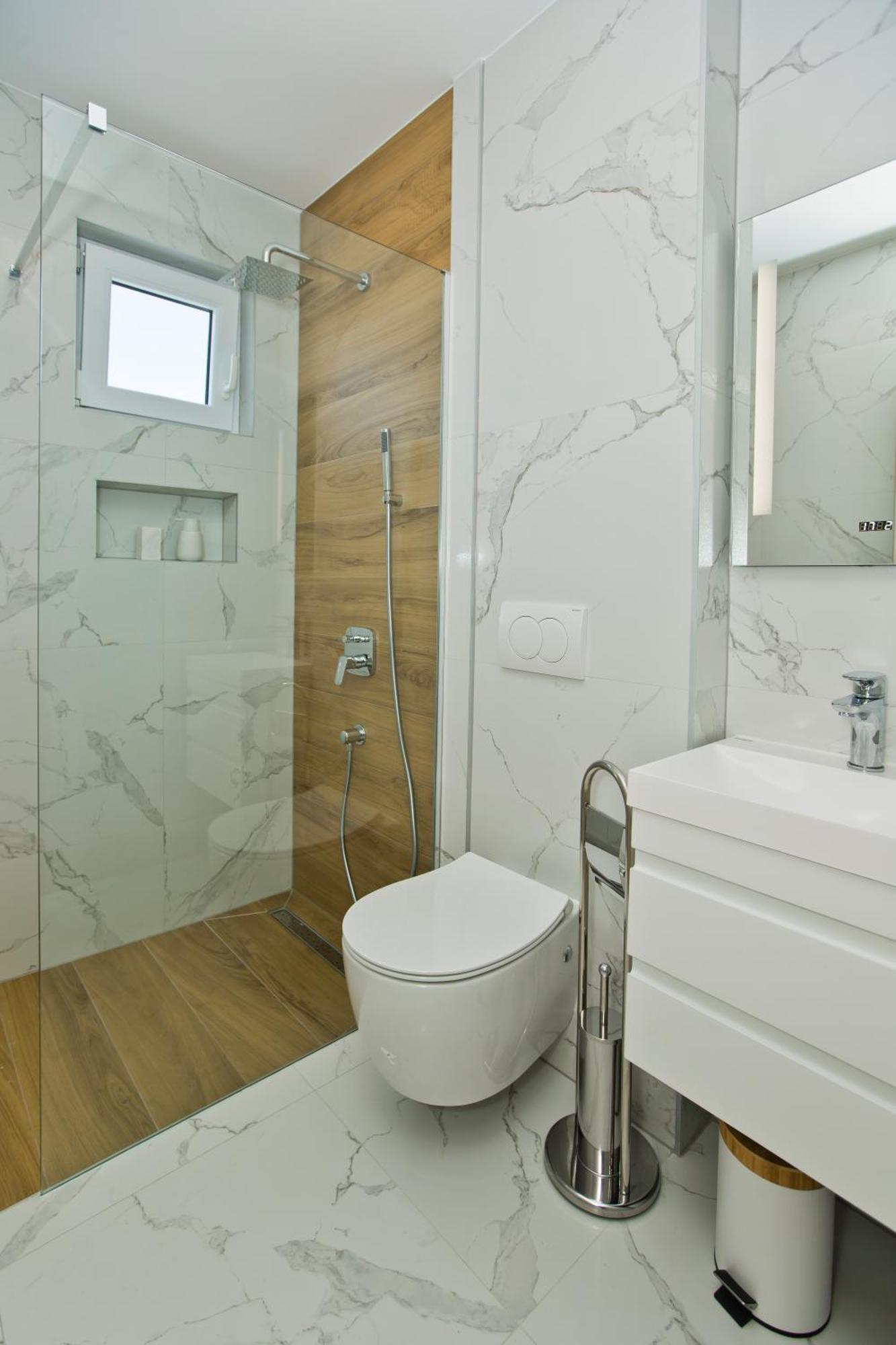 Luka'S Lodge Guesthouse & Hostel Хвар Екстериор снимка