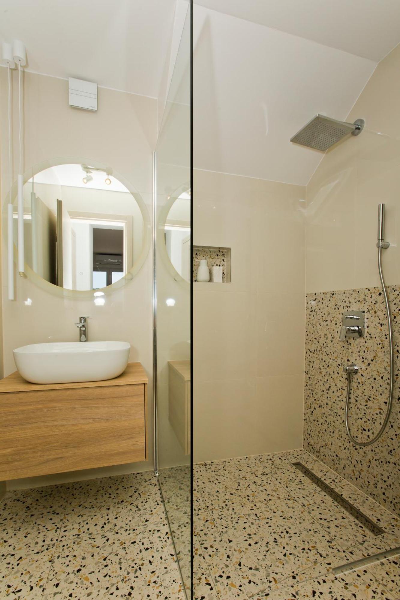 Luka'S Lodge Guesthouse & Hostel Хвар Екстериор снимка