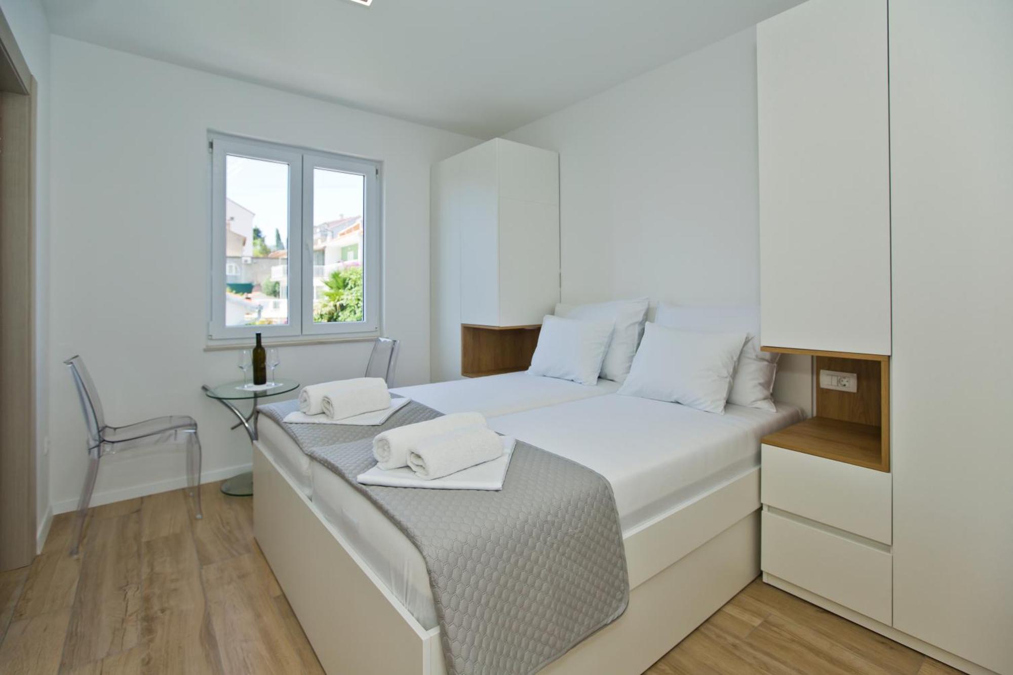 Luka'S Lodge Guesthouse & Hostel Хвар Екстериор снимка