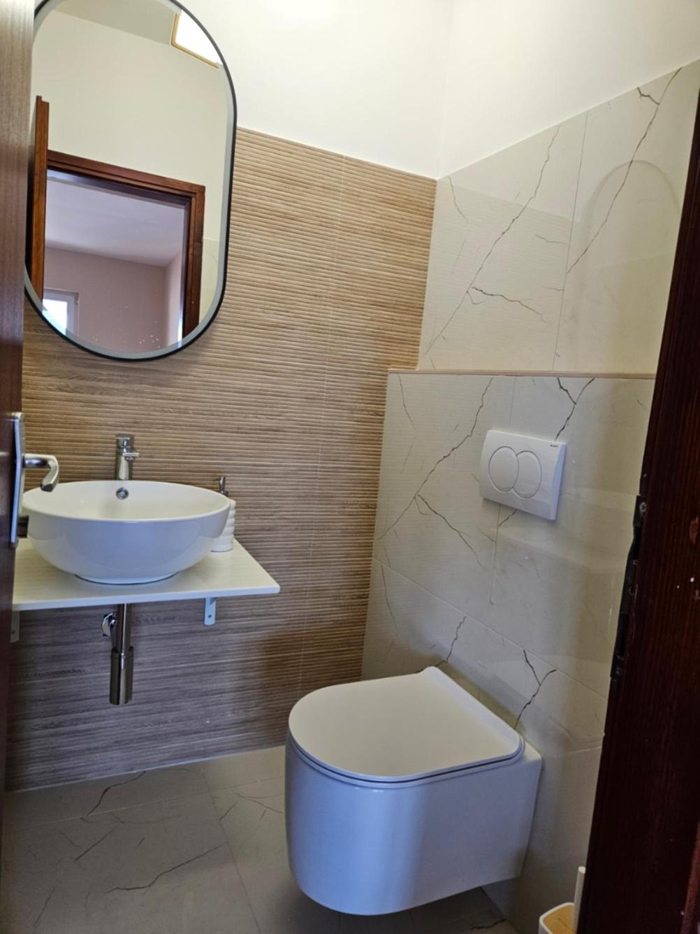 Luka'S Lodge Guesthouse & Hostel Хвар Екстериор снимка