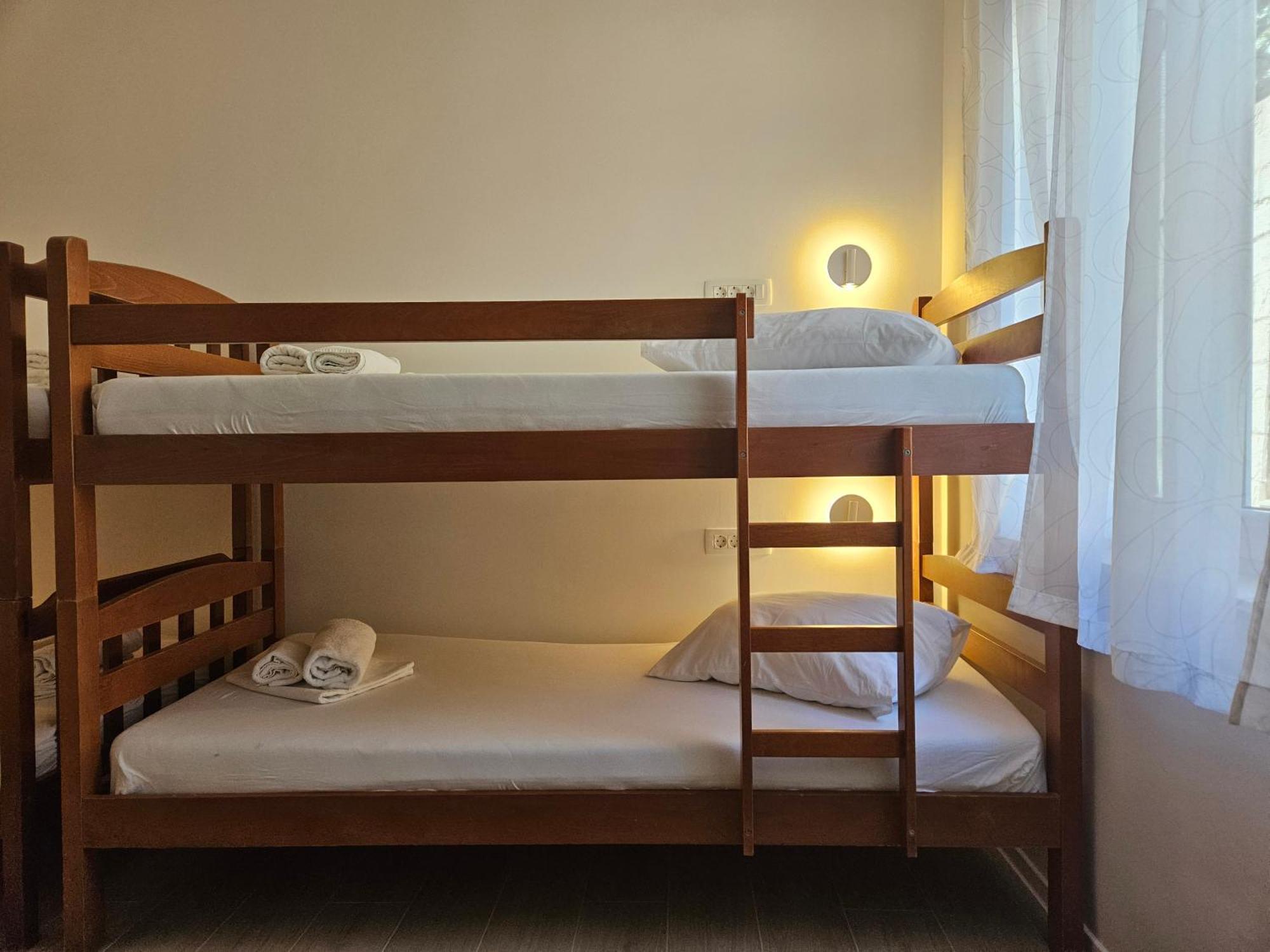 Luka'S Lodge Guesthouse & Hostel Хвар Екстериор снимка