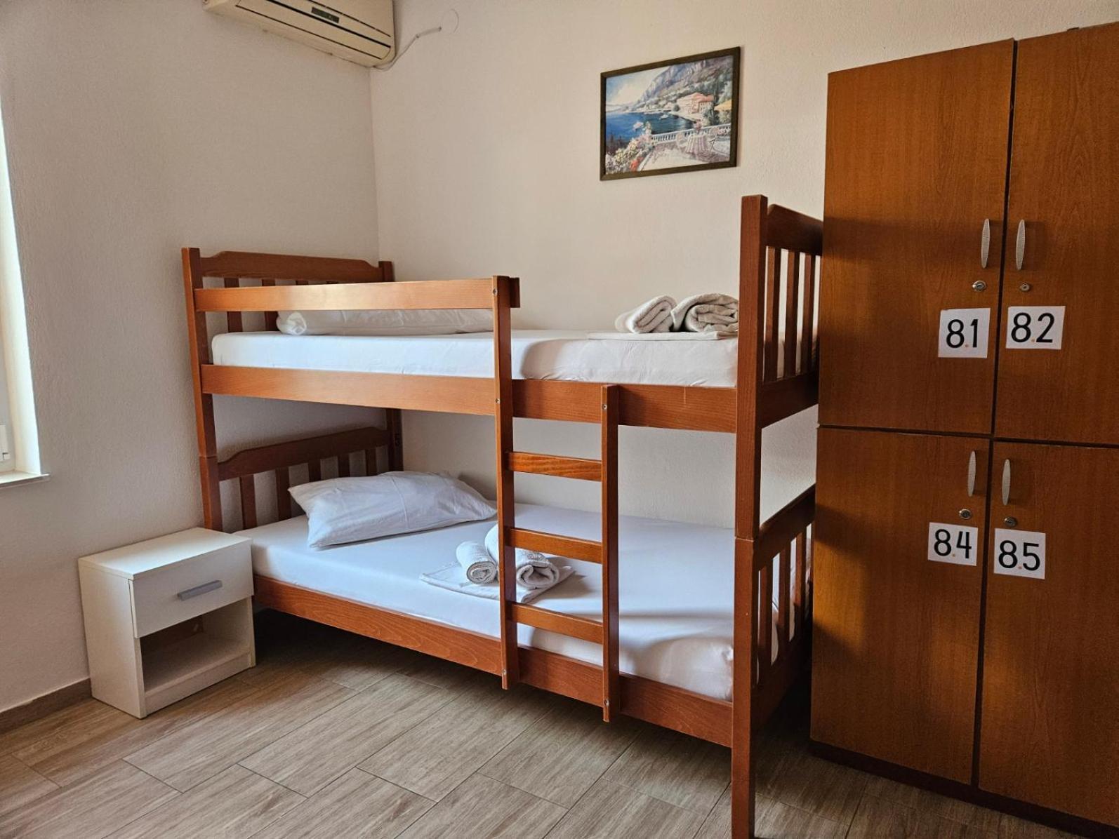 Luka'S Lodge Guesthouse & Hostel Хвар Екстериор снимка