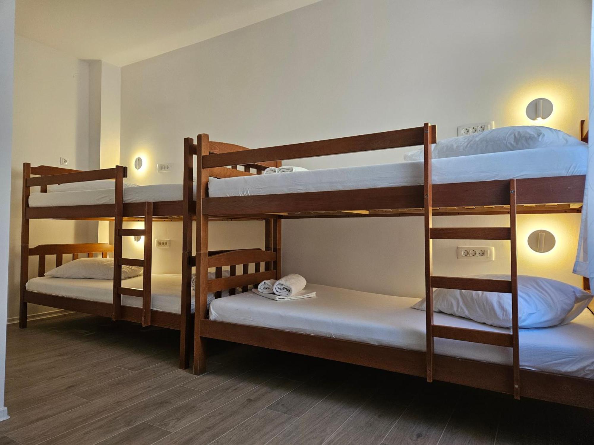 Luka'S Lodge Guesthouse & Hostel Хвар Екстериор снимка