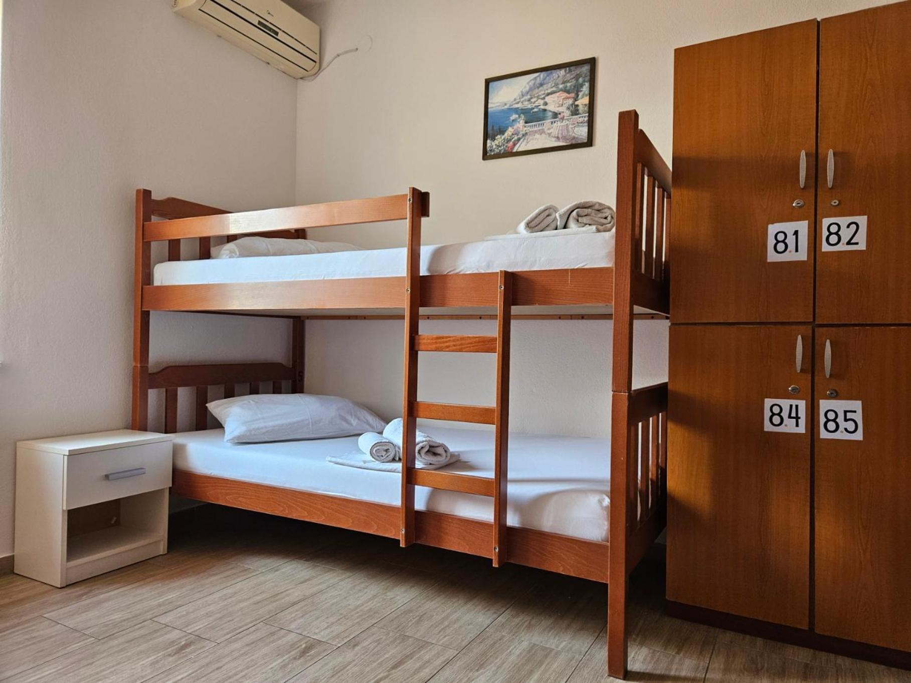 Luka'S Lodge Guesthouse & Hostel Хвар Екстериор снимка