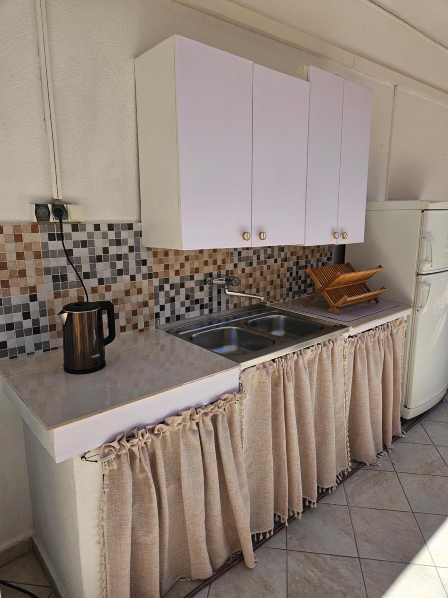 Luka'S Lodge Guesthouse & Hostel Хвар Екстериор снимка
