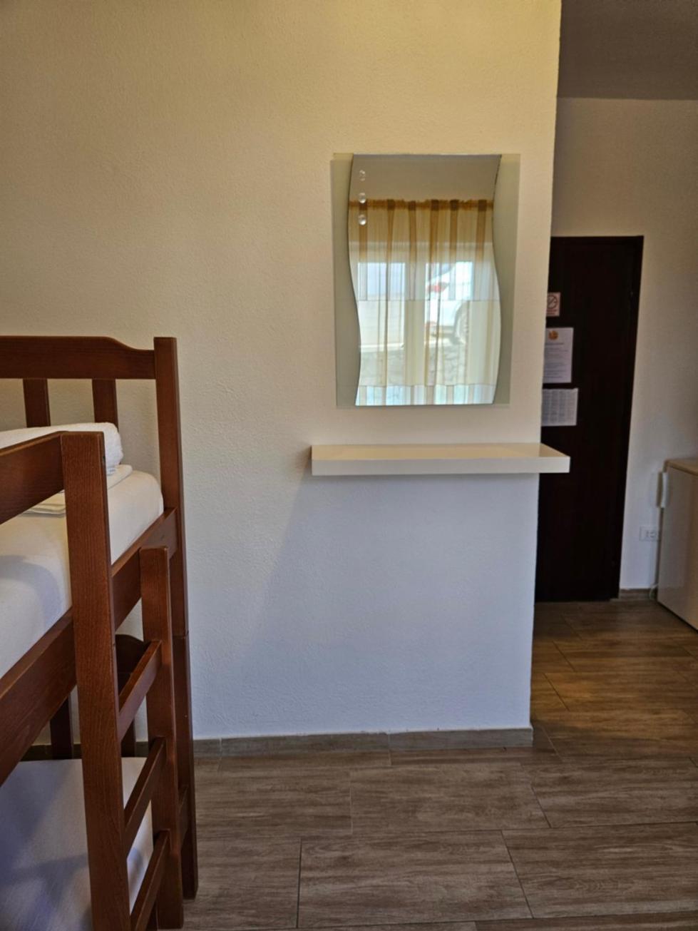 Luka'S Lodge Guesthouse & Hostel Хвар Екстериор снимка