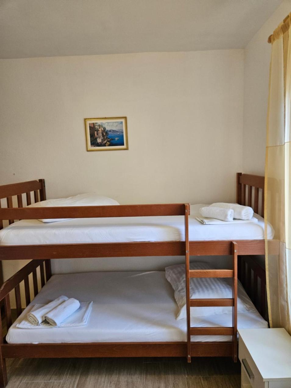 Luka'S Lodge Guesthouse & Hostel Хвар Екстериор снимка
