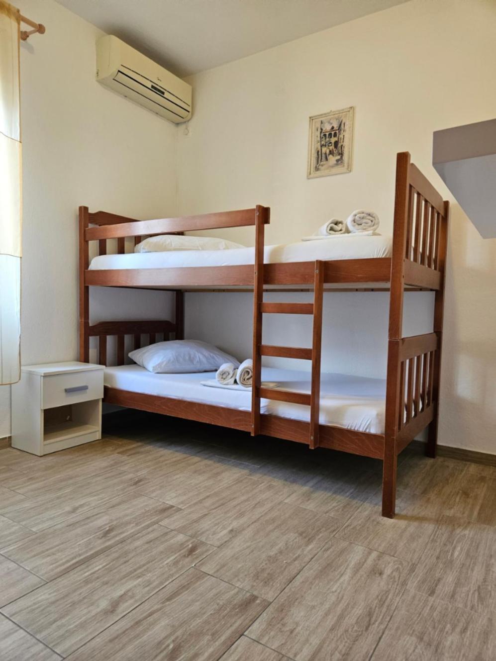 Luka'S Lodge Guesthouse & Hostel Хвар Екстериор снимка